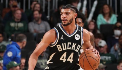 曝雄鹿需为签萨纳西斯腾出名额 小杰克逊可能被裁掉